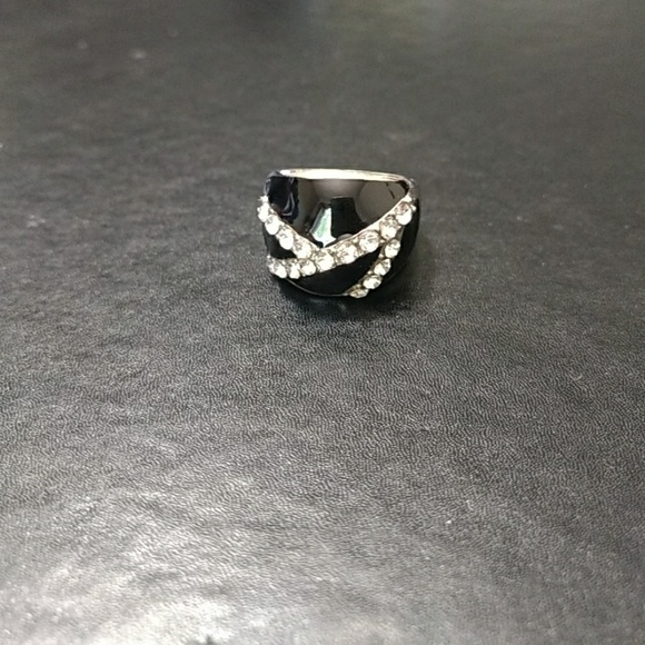 Black enamel ring with rhinestones Size 6 - Picture 6 of 7